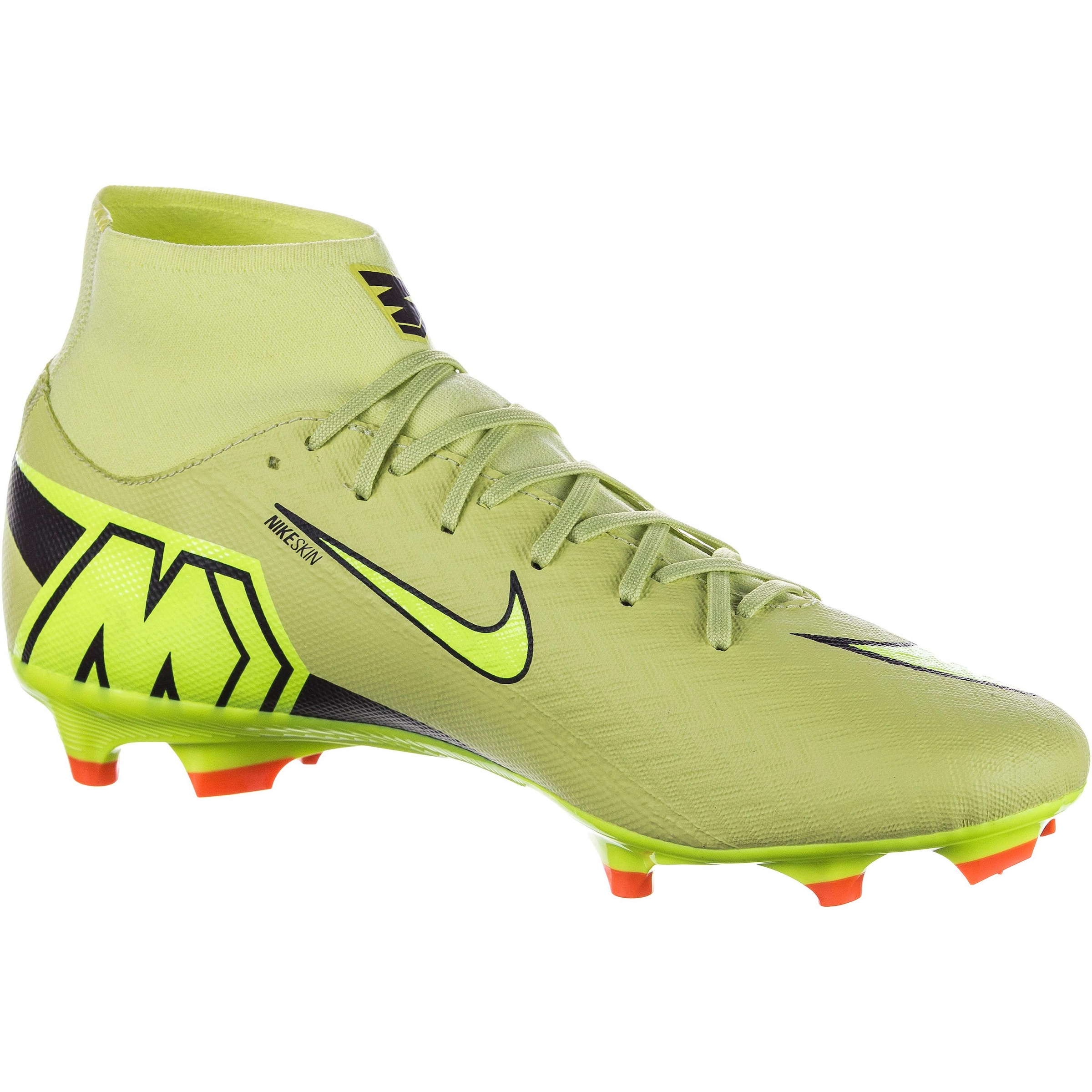 NIKE Soccer Cleats in Green
