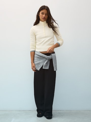Pullover di Bershka in bianco: frontale