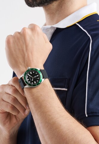 Orologio analogico ' FINN WORLD ' di NAUTICA in nero: frontale