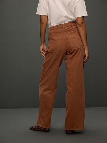 Next Regular Hose in Braun