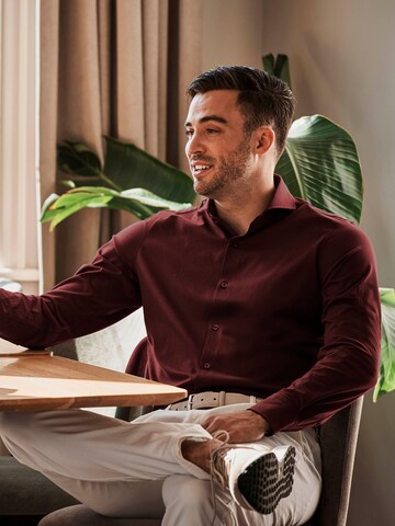 Suitable Slim fit Button Up Shirt in Red