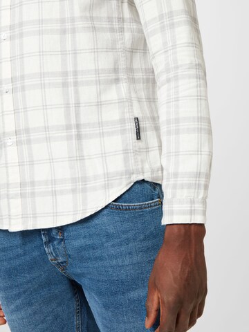 TOM TAILOR DENIM جينز مضبوط قميص بلون بيج
