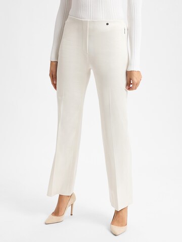 Marc Cain Regular Trousers in Beige: front