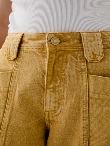 Regular Jean ' ' Scalpers en jaune