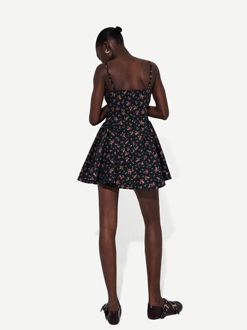 Bershka Kesämekko värissä musta