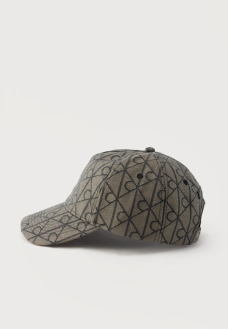 Calvin Klein Cap in Grau