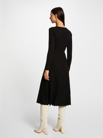 Morgan Úpletové šaty – černá