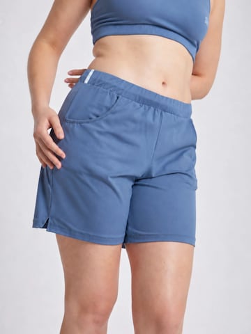 SPORTKIND Loosefit Sportbroek 'Bermuda Shorts' in Grijs: voorkant