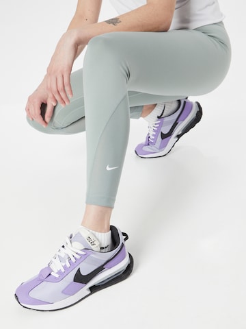 NIKE Skinny Urheiluhousut 'One' värissä vihreä