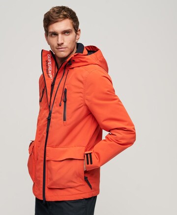 Veste fonctionnelle Superdry en orange : devant