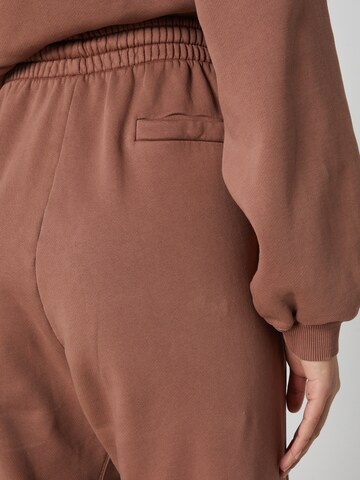 A LOT LESS Tapered Pants 'Ida' in Brown