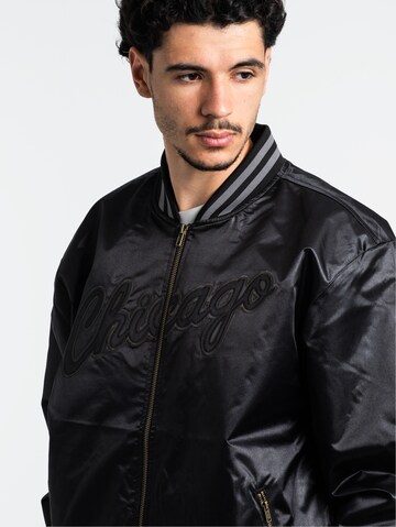 Mitchell & Ness Between-Season Jacket in Black