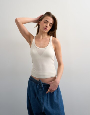 TOPSHOP Топ 'TSHENRI' в Бежевый: спереди