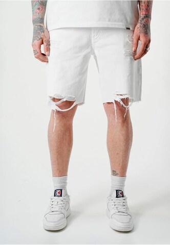 2Y Premium Regular Shorts in Weiß: Vorderseite