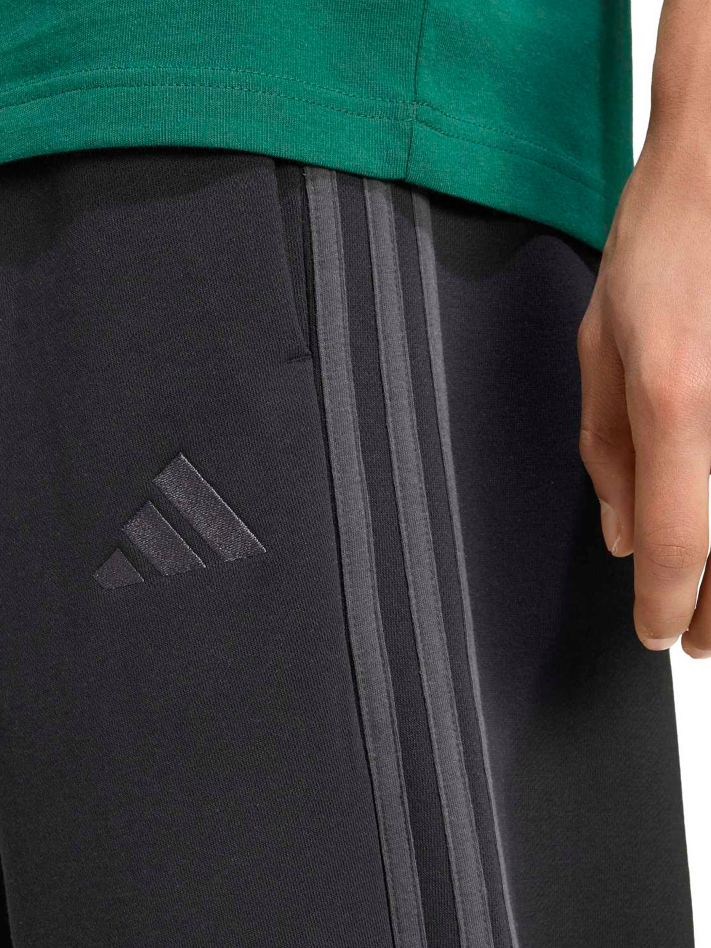Effilé Pantalon de sport 'Essentials' ADIDAS SPORTSWEAR en noir