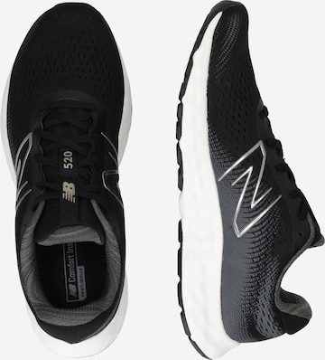 Scarpa da corsa '520v8' di new balance in nero