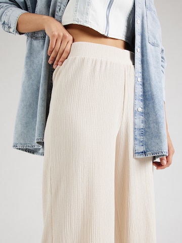 Loosefit Pantaloni 'Emina' di ABOUT YOU in beige