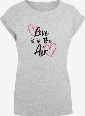 Merchcode T-Shirt 'Valentines Day - Love Is In The Air' in Grau: predná strana