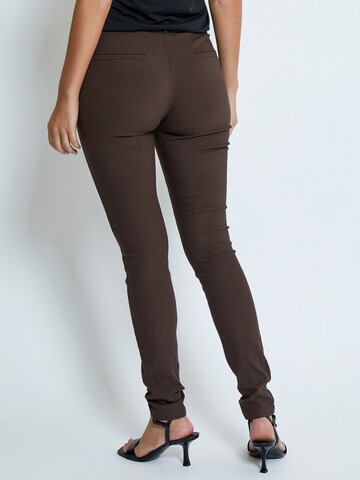 Coupe slim Pantalon 'Carma' minus en marron