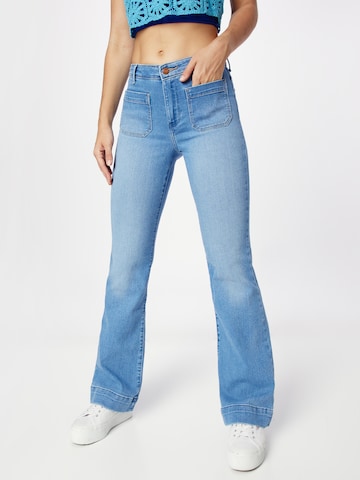 WRANGLER Flared Jeans in Blauw: voorkant