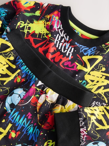 Pijamale de la Next pe negru