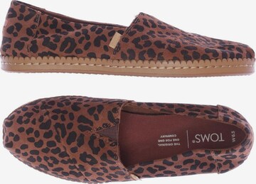 TOMS Flats & Loafers in 37 in Brown: front
