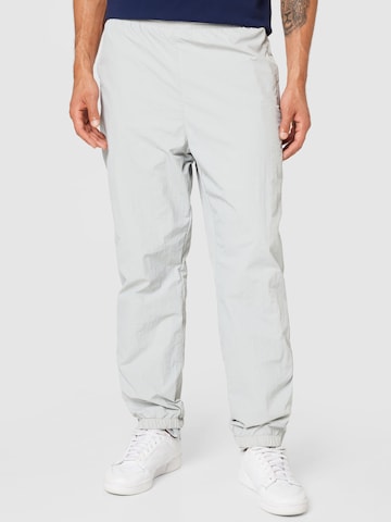 Effilé Pantalon Urban Classics en gris : devant