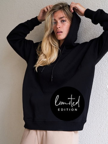 ABOUT YOU Limited Sweatshirt 'Romy' in Zwart: voorkant