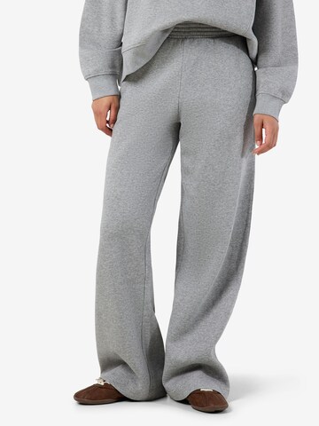 Noisy may - Loosefit Pantalón 'NMBelieve' en gris: frente