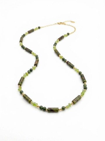 Nemomatheo Necklace 'Regenwald – Naturstein-Röhrenperlen' in Gold: front