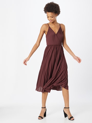 Robe 'Claire' ABOUT YOU en marron : devant