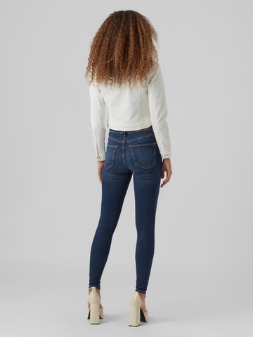 VERO MODA Демисезонная куртка 'Luna' в Белый