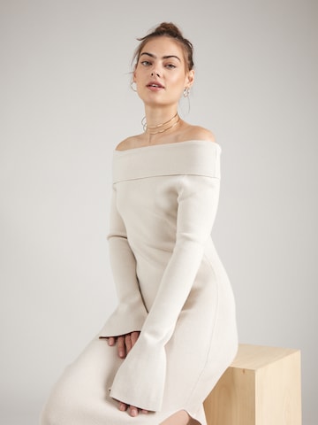 Rochie tricotat de la millane pe alb