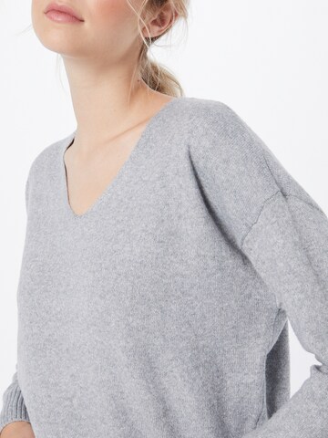 Pullover 'Rica' di ONLY in grigio