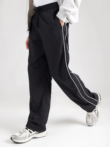 HOLLISTER Lużny krój Spodnie w kolorze czarny: przód