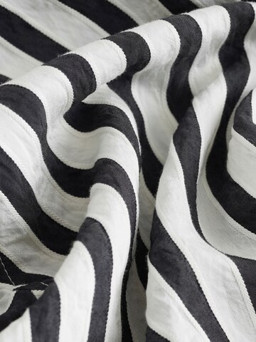 balta Next Palaidinė