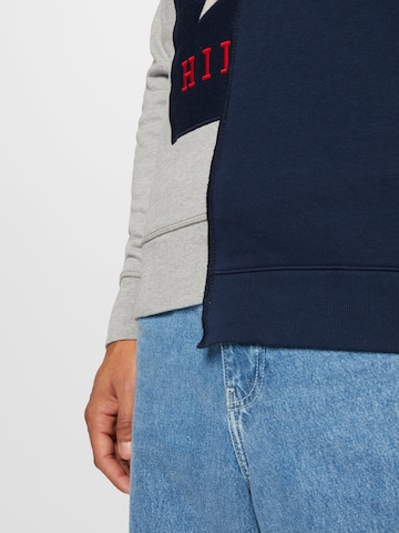 Tommy Jeans - Sweatshirt em cinzento