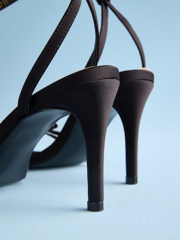 Sandales à lanières 'Tabitha Simmons Siren' Next en noir