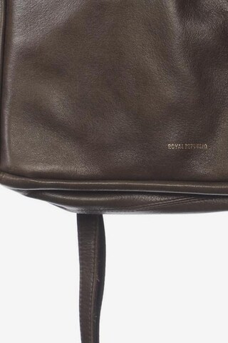 ROYAL REPUBLIQ Handtasche gross Leder One Size in Grün