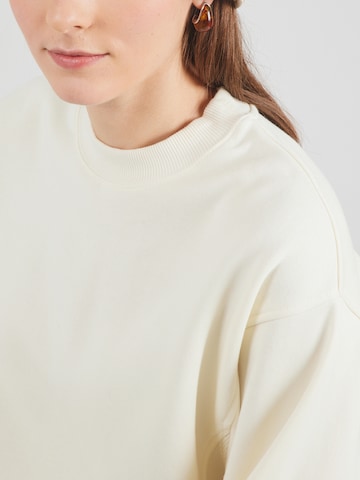 TOPSHOP - Sweatshirt 'ULTIMATE' em bege