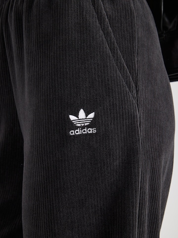 ADIDAS ORIGINALS regular Παντελόνι 'ESS' σε μαύρο