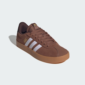 ADIDAS SPORTSWEAR Låg sneaker 'VL Court 3.0' i brun