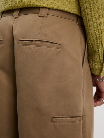 Pull&Bear Loosefit Chinohousut värissä beige