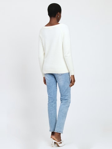 Influencer Sweter w kolorze biały
