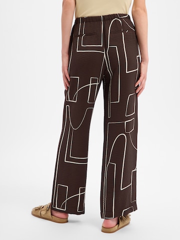 Regular Pantalon à pince Someday en marron
