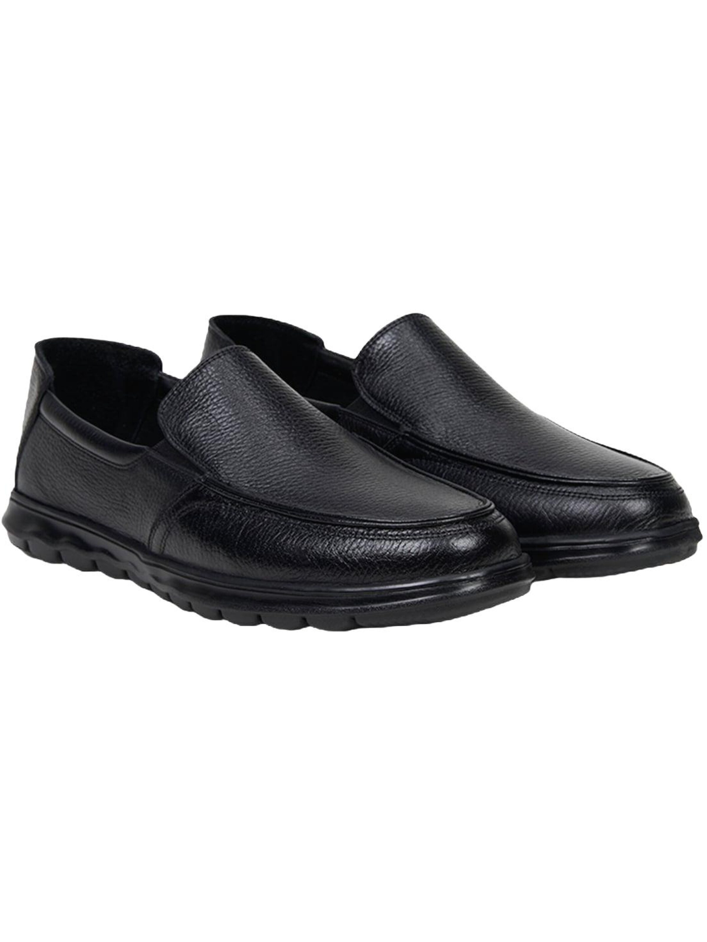Desa Classic Flats 'Slipper' in Black: front