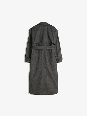 Bershka Přechodný kabát – šedá