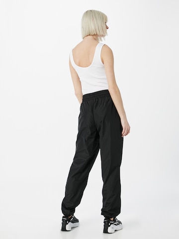 Tapered Pantaloni sport 'POHJI' de la Rukka pe negru