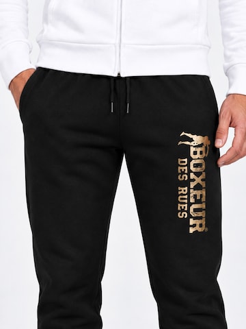 Boxeur des Rues Hausanzug 'Herren Set Boxeur des Rues: Fitted Hoodie mit Reißverschluss Weiß + Jogginghose Schwarz, Goldenes vertikales Logo'‌‌‌‌ in Mischfarben