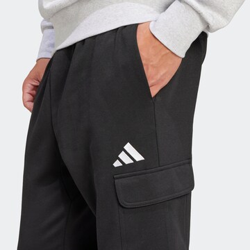 ADIDAS SPORTSWEAR Конический (Tapered) Спортивные штаны 'Essentials' в Черный